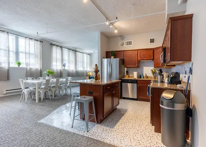 Spacious Downtwn Penthouse Vintage 3bd-gym & Balcony #2
