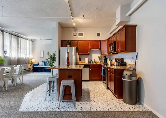 Spacious Downtwn Penthouse Vintage 3bd-gym & Balcony #2 *
