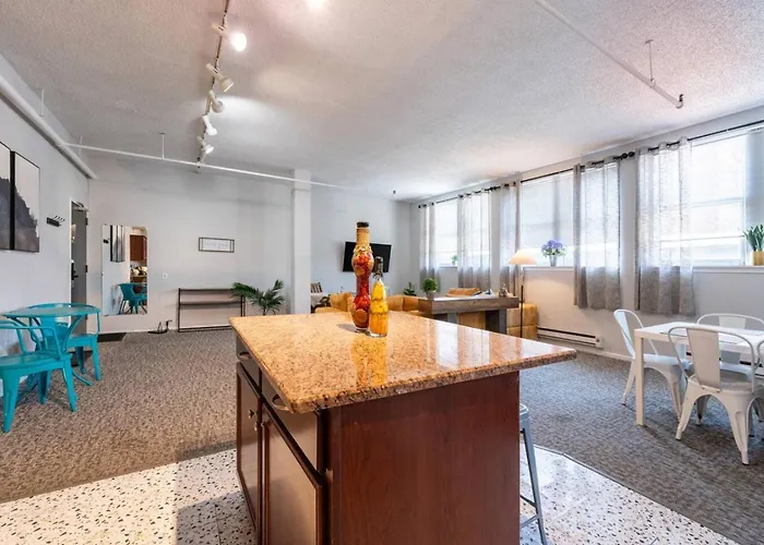 Spacious Downtwn Penthouse Vintage 3bd-gym & Balcony #2 *