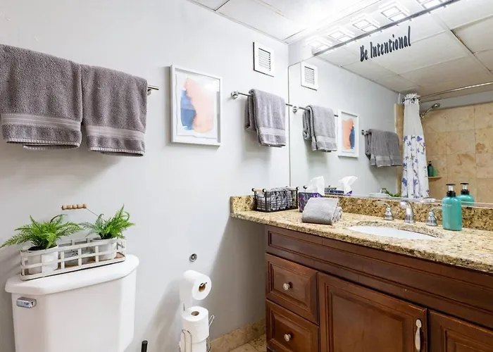 Spacious Downtwn Penthouse Vintage 3bd-gym & Balcony #2 *