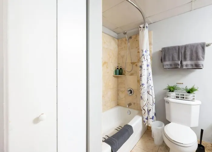 Spacious Downtwn Penthouse Vintage 3bd-gym & Balcony #2 *